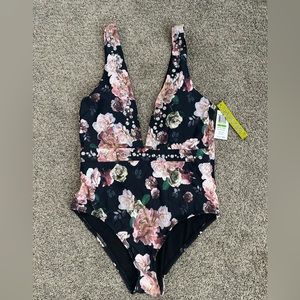 Gianni Bini one piece swimsuit. New with tags. Size Large.